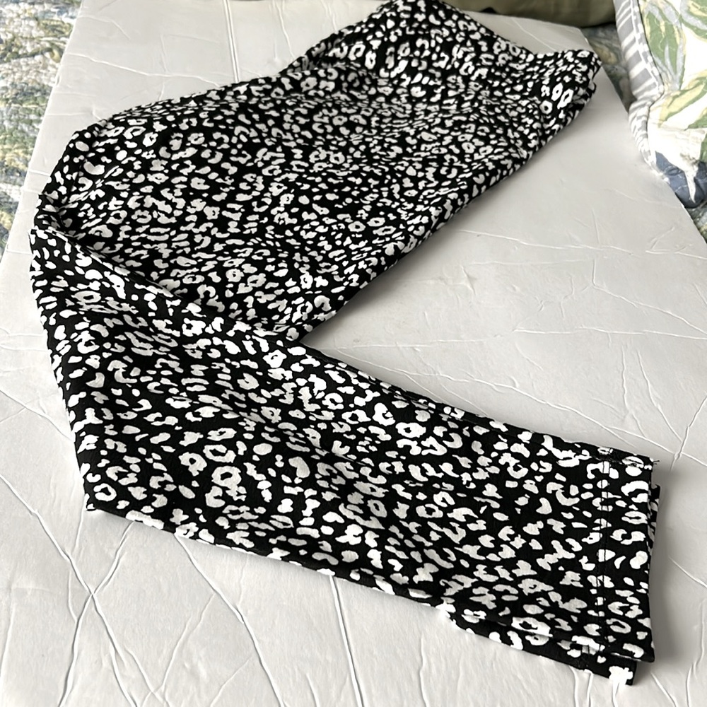 Old Navy Black & White leggings - size 14P